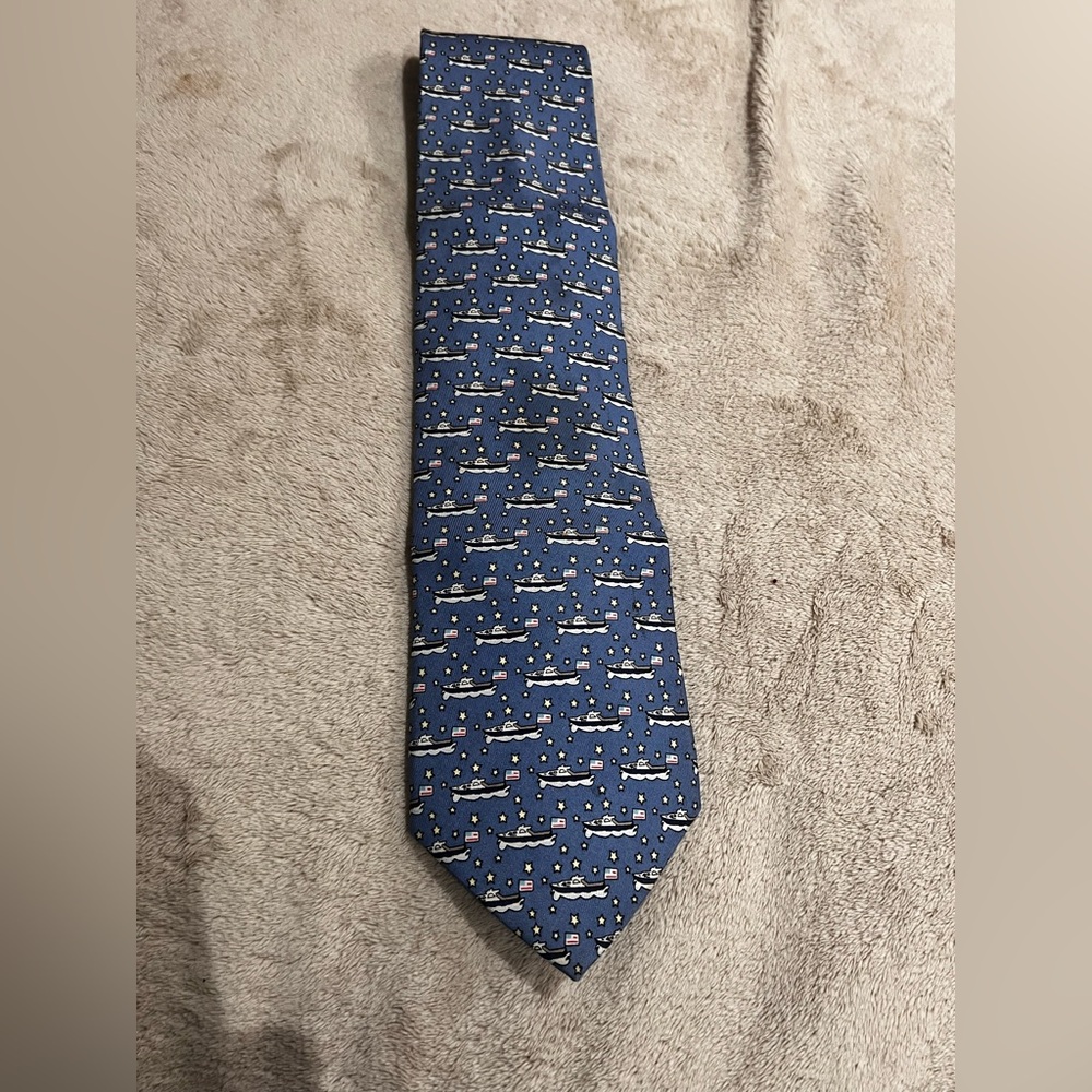 Vineyard Vines Blue Tie with White and Bleu nautical  Pattern